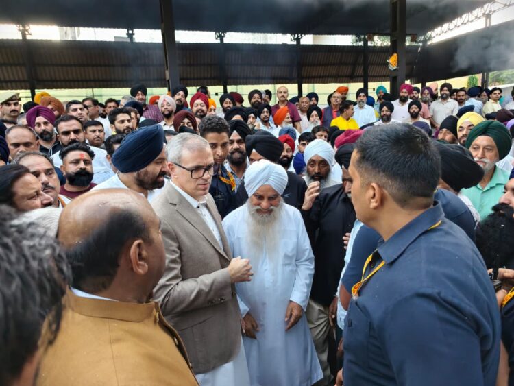 CM Omar Abdullah attends last rites of former Minister S. Harbans Singh in Jammu