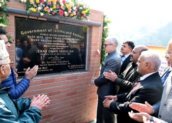 CM Omar Abdullah inaugurates, lays foundation of projects worth Rs 25 crore in Beerwah