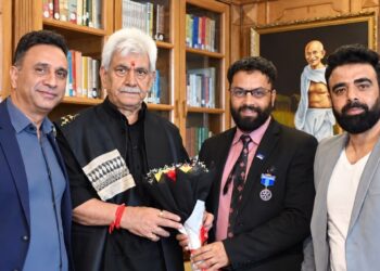 Rotary Club delegation meets LG Sinha, discusses youth and artisan welfare