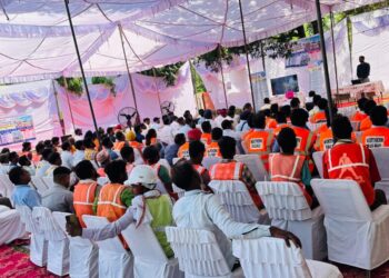 Northern Railway Trains 550 Personnel on OHE Safety