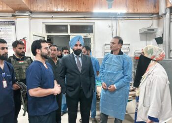DC Shopian Conducts Late-Night Inspection of District Hospital