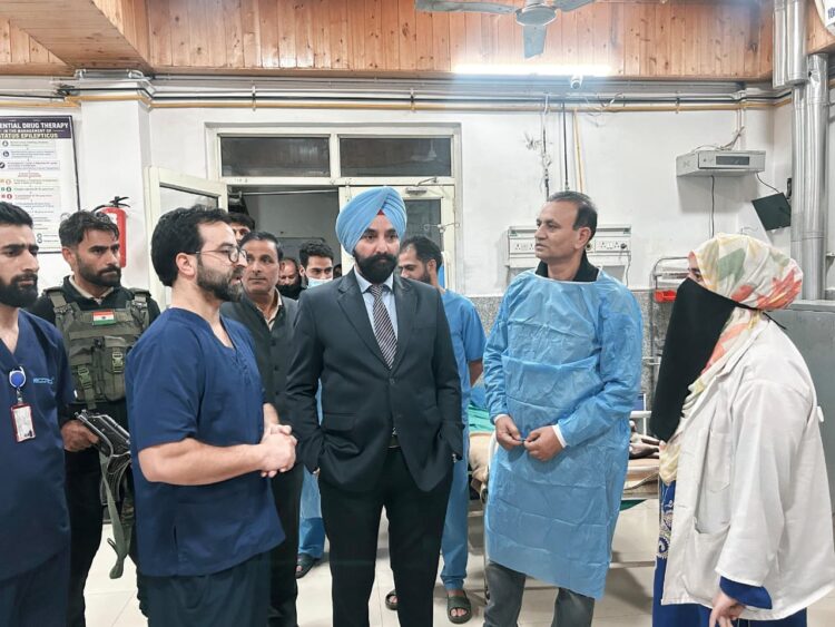 DC Shopian Conducts Late-Night Inspection of District Hospital